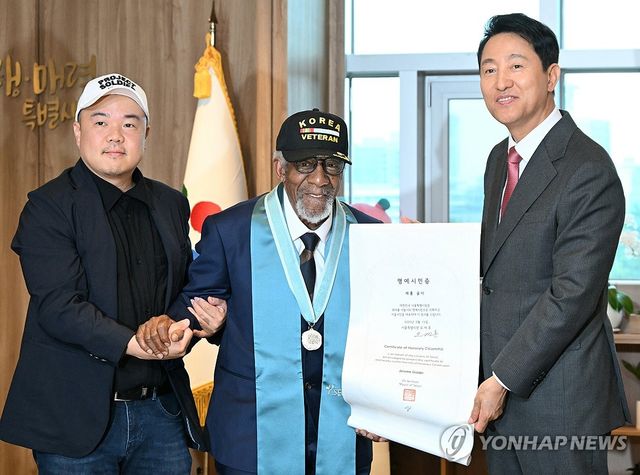 오세훈 시장, 한국전쟁 참전 미국인 제롬 골더에게 명예시민증 전달