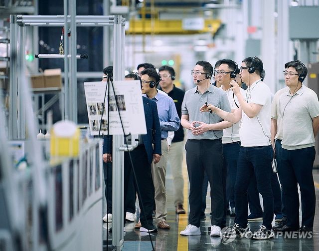 LG전자 테네시 공장 둘러보는 구광모 회장