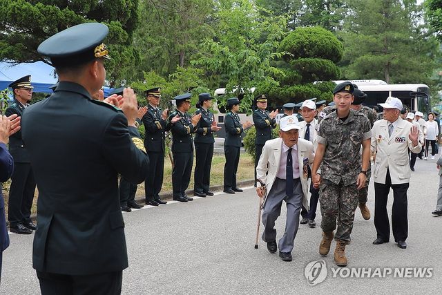 "선배님 잘 오셨습니다"