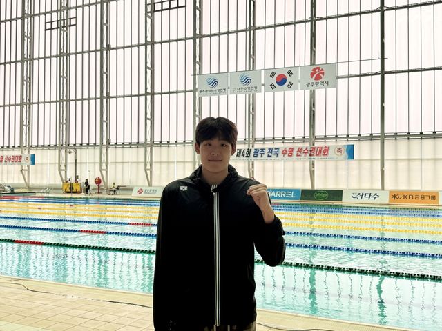 광주 전국수영선수권대회 남자 자유형 100ｍ에서 우승한 김영범.
