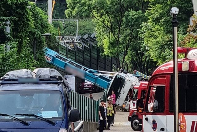 서대문구서 넘어진 사다리차