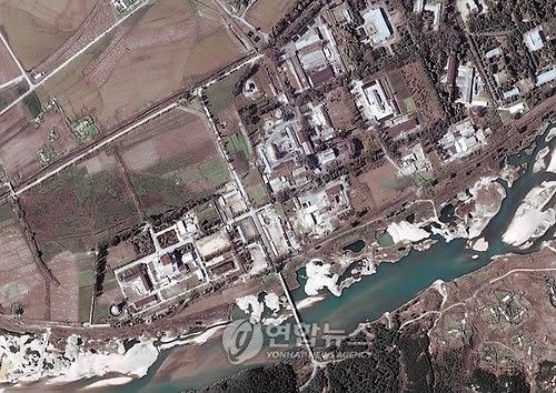 2004년 위성으로 촬영된 북한 영변의 핵 단지