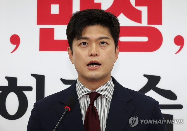 입장 발표하는 김용태 비대위원장