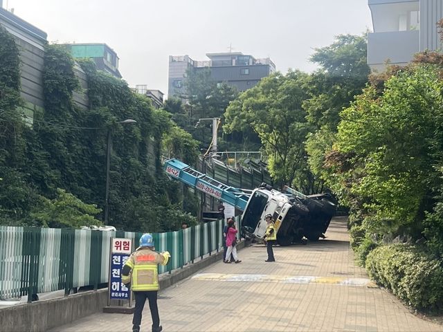 서대문구서 넘어진 사다리차