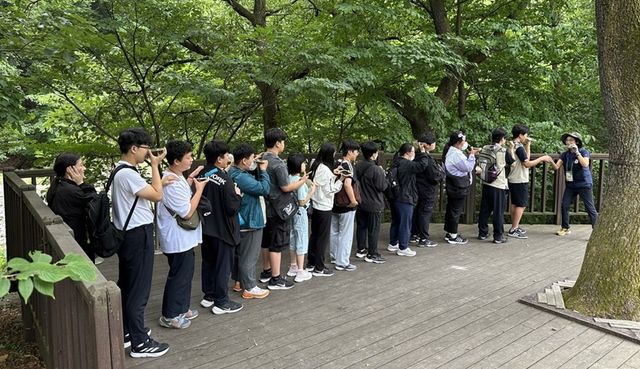 국립칠곡숲체원서 진행된 푸른숲 지킴이 캠프 참여 청소년들