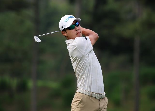 아이언샷 날리는 최진호