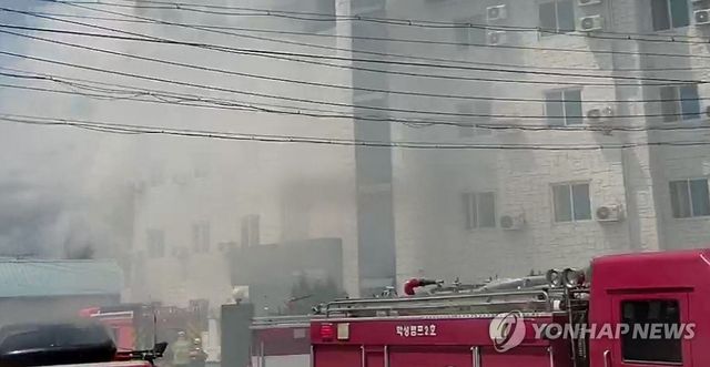 원주 호텔서 화재…진화 중