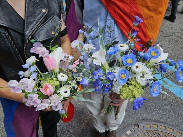 프라이드 플래그 색의 꽃다발