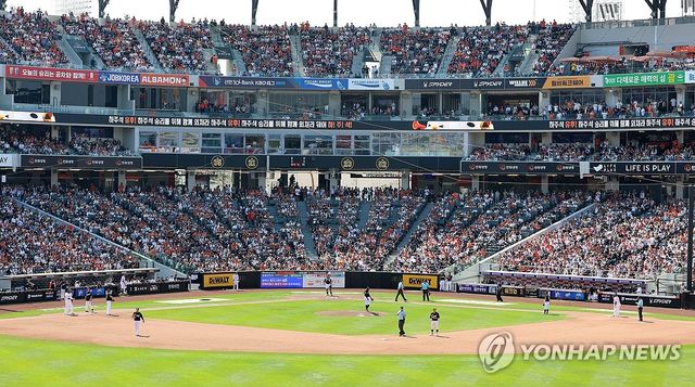 관중 가득 찬 야구장