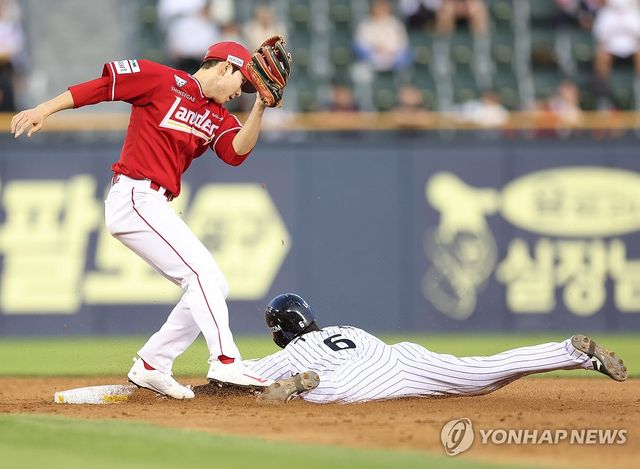 도루 성공하는 구본혁