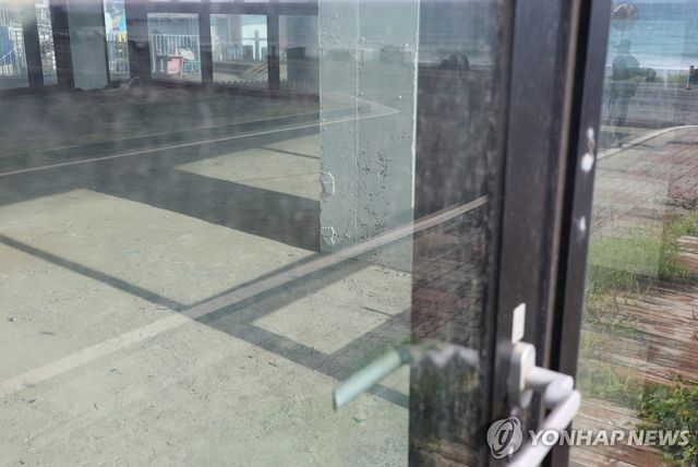 텅 빈 제주 월정 상가 모습