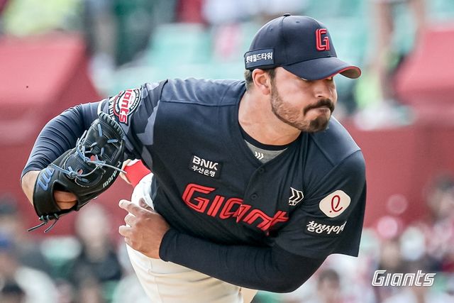 역투하는 감보아