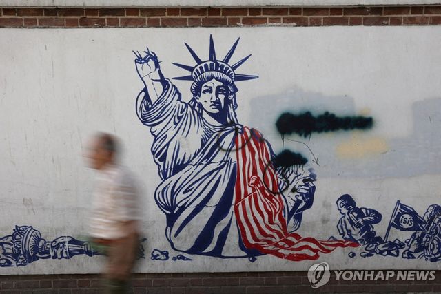 이란 테헤란 시내의 반미 벽화