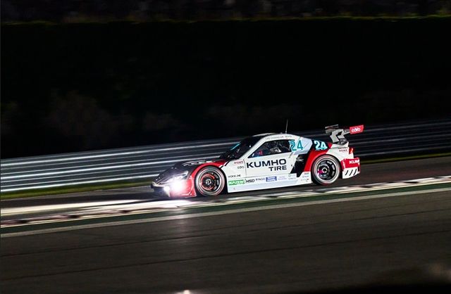 질주하는 이창욱의 레이싱카