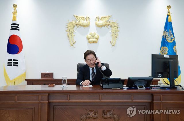 이시바 일본 총리와 전화 통화하는 이재명 대통령