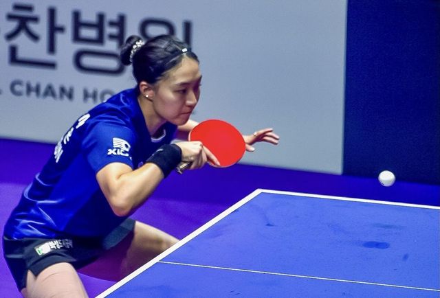 두나무 프로탁구리그 여자부 4강 경기 중인 최해은 