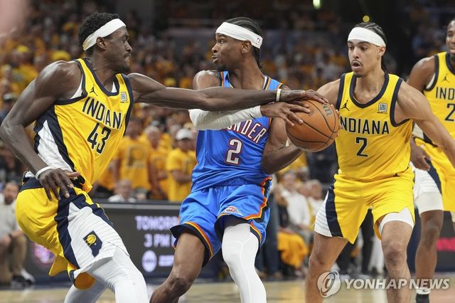 길저스알렉산더 공 빼앗는 시아캄