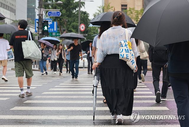 출근길 약하게 내리는 비