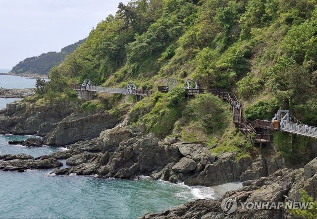 갈맷길 중 하나인 부산 남구 이기대 해안산책로