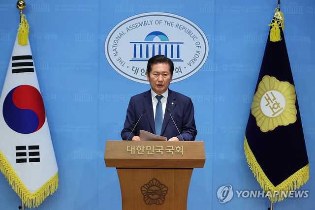 당대표 출마 기자회견 하는 정청래 의원