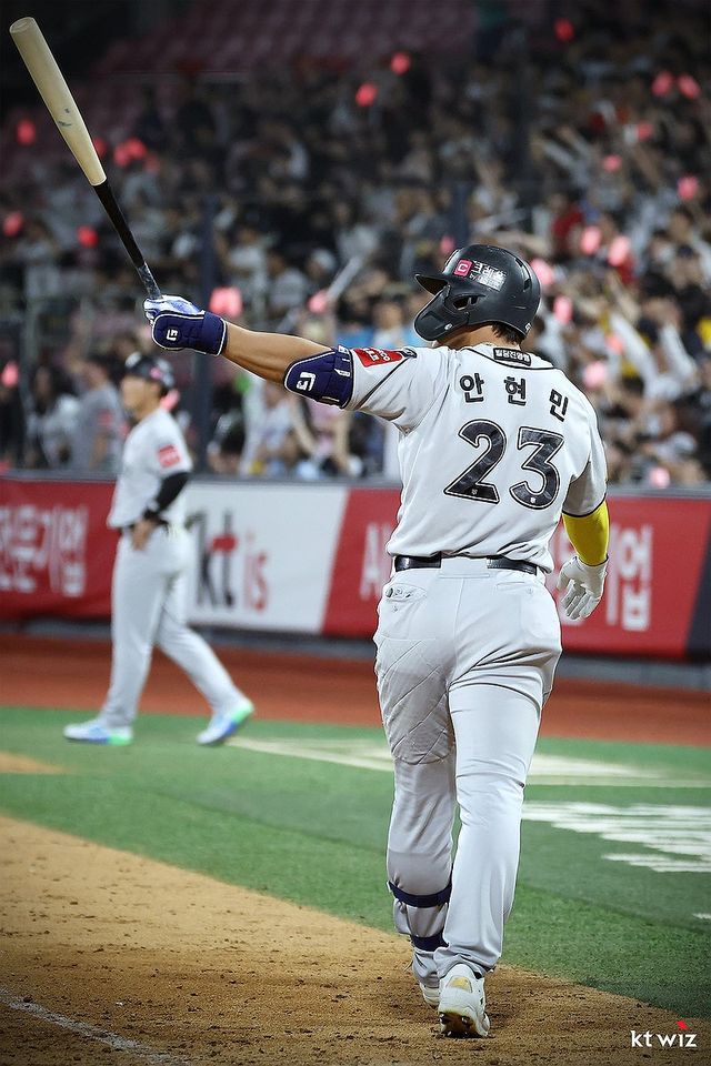 만루 홈런 치는 kt 안현민