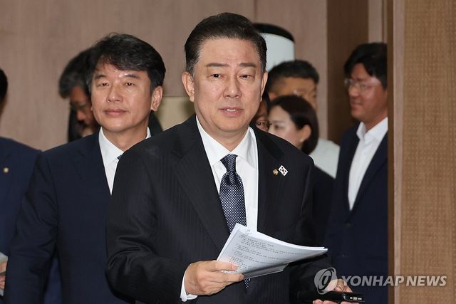 인선 발표장 들어서는 김병기 원내대표