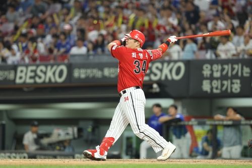 KIA 최형우의 12일 경기 모습. 