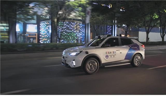 서울시가 국내 처음 도입한 '심야 자율주행택시' 주행 모습