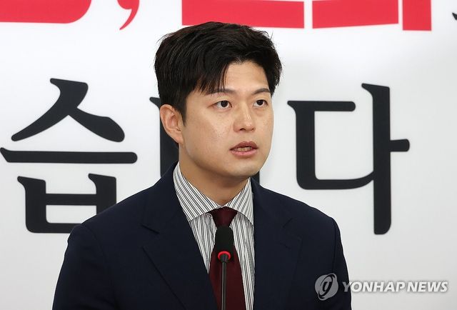 입장 발표하는 김용태 비대위원장