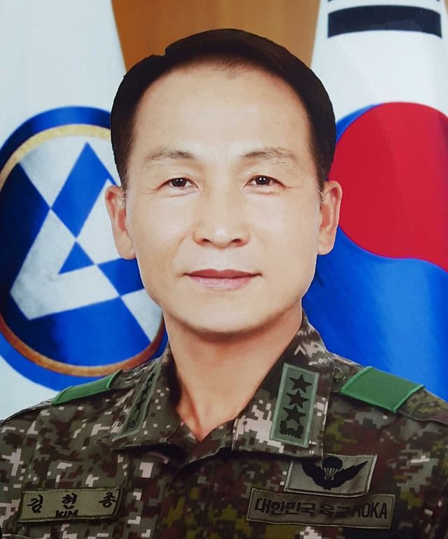 5군단장 시절 김현종 