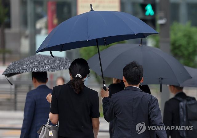 '소나기 막아주는 우산'