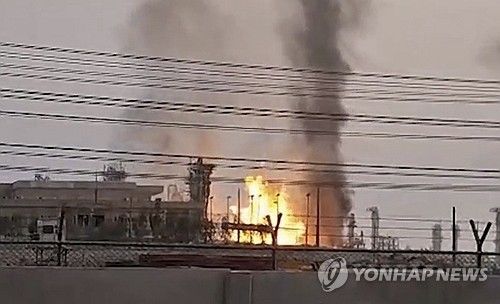 이스라엘 드론 공격을 받은 이란 사우스파르스 유전의 정제공장