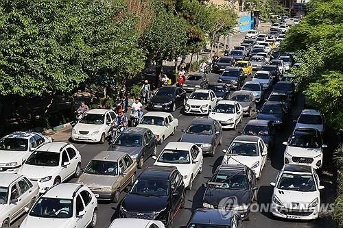 테헤란 빠져나가려는 차량들