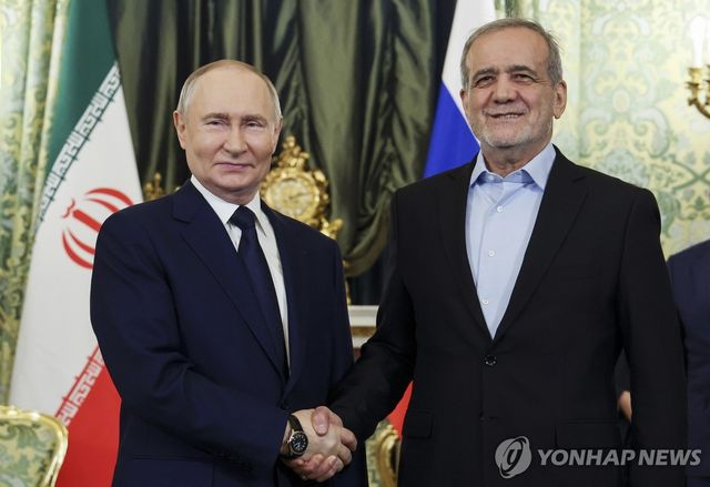 지난 1월 회동한 블라디미르 푸틴 러시아 대통령과 마수드 페제시키안 이란 대통령.
