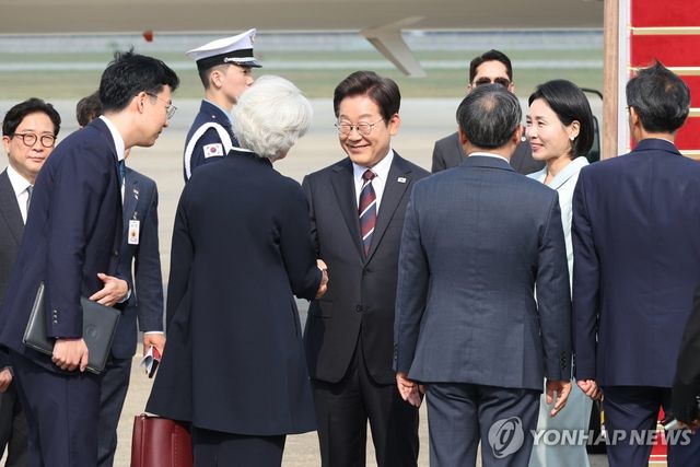 이재명 대통령, 주한캐나다대사와 인사