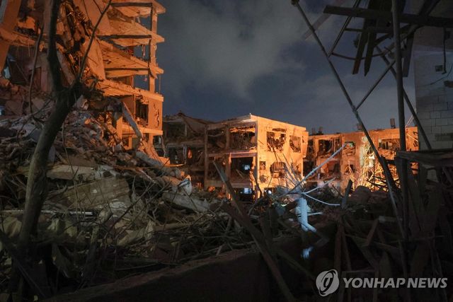 이란 폭격에 파괴된 텔아비브의 건물