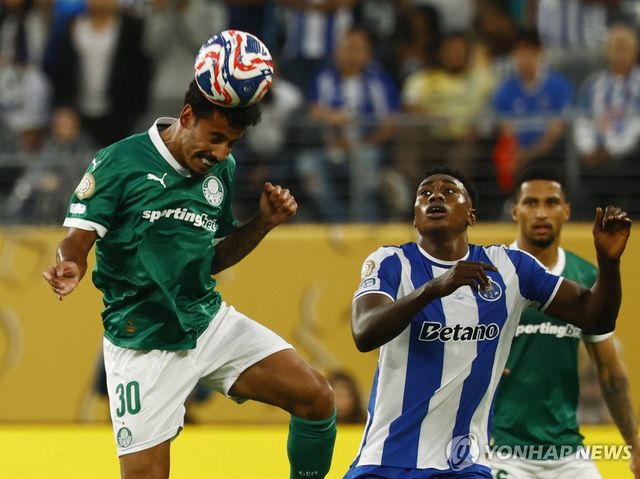 포르투와 파우메이라스의 경기 장면