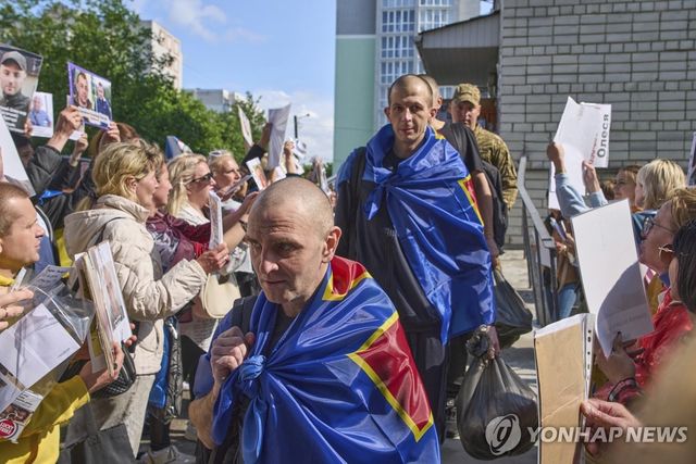 12일 포로 교환으로 돌아온 우크라이나 군인들