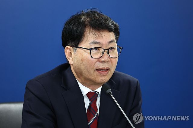 국정기획위원회 1차 전체회의, 발언하는 이한주 위원장