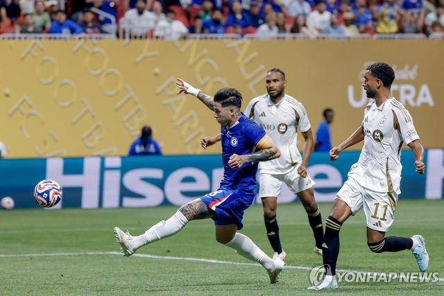 득점을 터트리는 첼시의 엔소 페르난데스