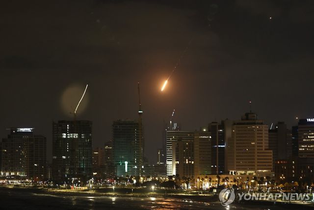 이스라엘 텔아비브에 발사된 이란 미사일