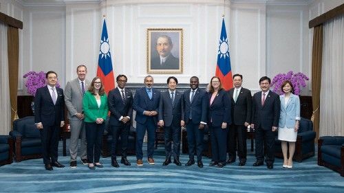 미국 의회 방문단과 만난 라이칭더 대만 총통(가운데)