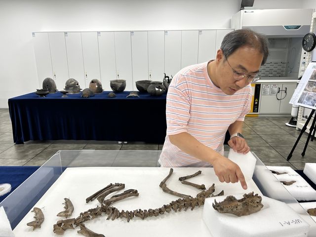 동물 고고학 전문가인 김헌석 학예연구사