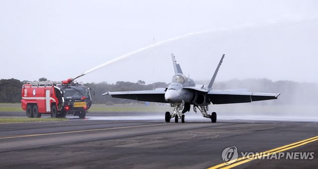 호주가 운용하는 미국 보잉사의 F/A-18 전투기