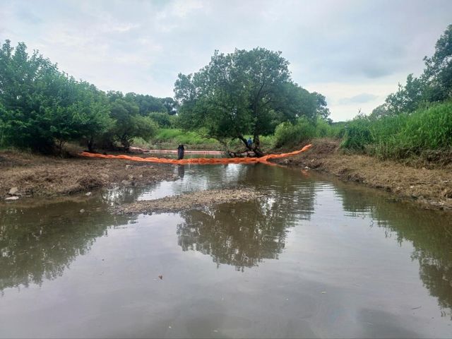 황룡강 화재 잔재물 제거 작업