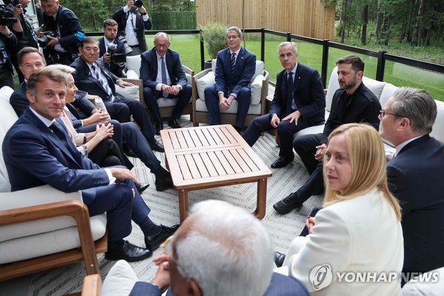 G6 정상들과 블라디미르 젤렌스키 우크라이나 대통령 