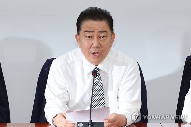 원내대책회의 주재하는 김병기 원내대표