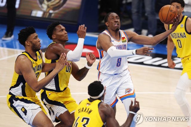 슛 시도하는 윌리엄스