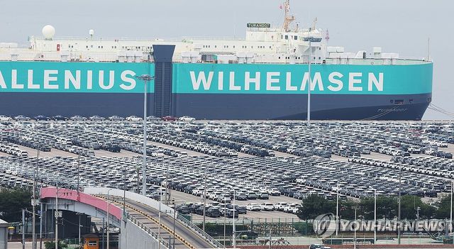 트럼프, 수입산 자동차 관세 추가 인상 가능성 언급