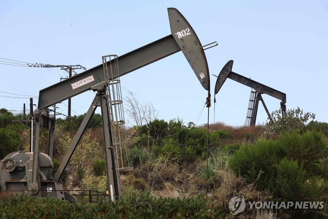 미국 캘리포니아주의 오일 펌프잭